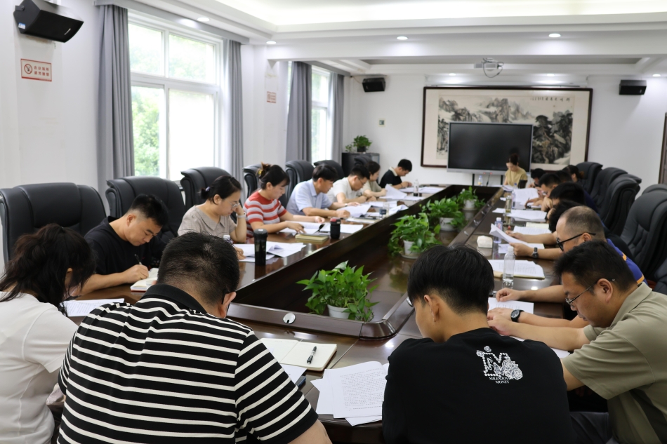 【理论学习】学校党委理论学习中心组专题学习习近平总书记关于深入贯彻中央八项规定精神学习教育的重要讲话精神